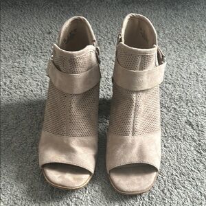 Tan Ankle Boots with Open Toe and Chunky Heel